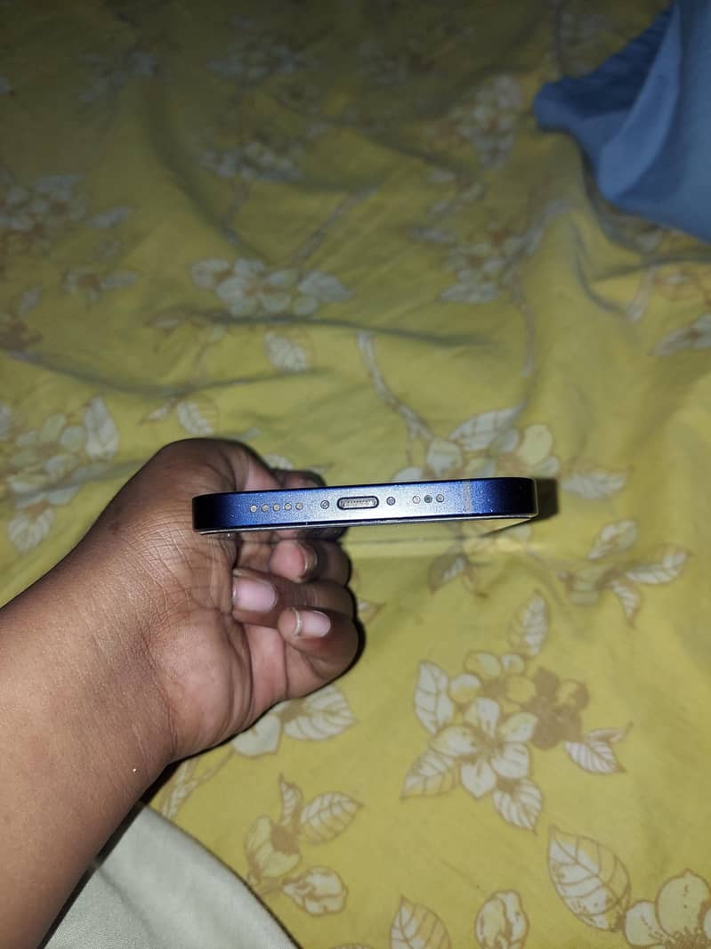 Apple iPhone 12 3