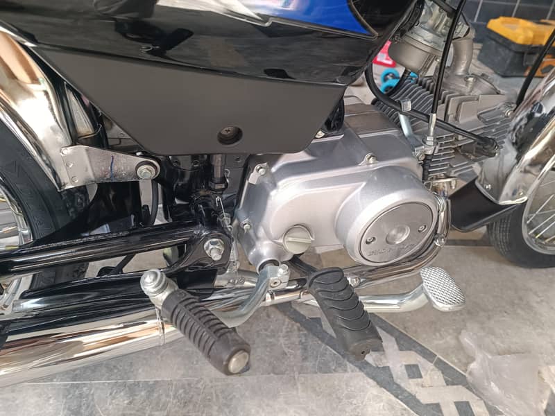 Honda CD70 7