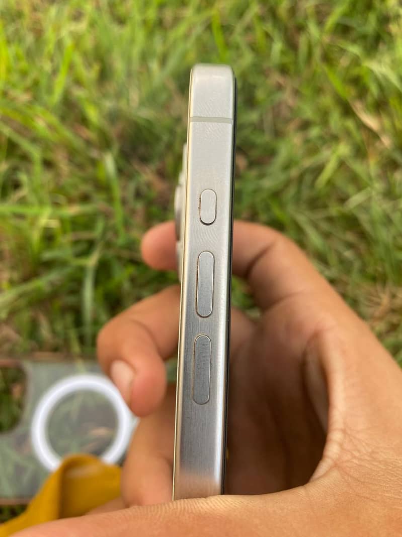 Apple iPhone 15 Pro Max 2