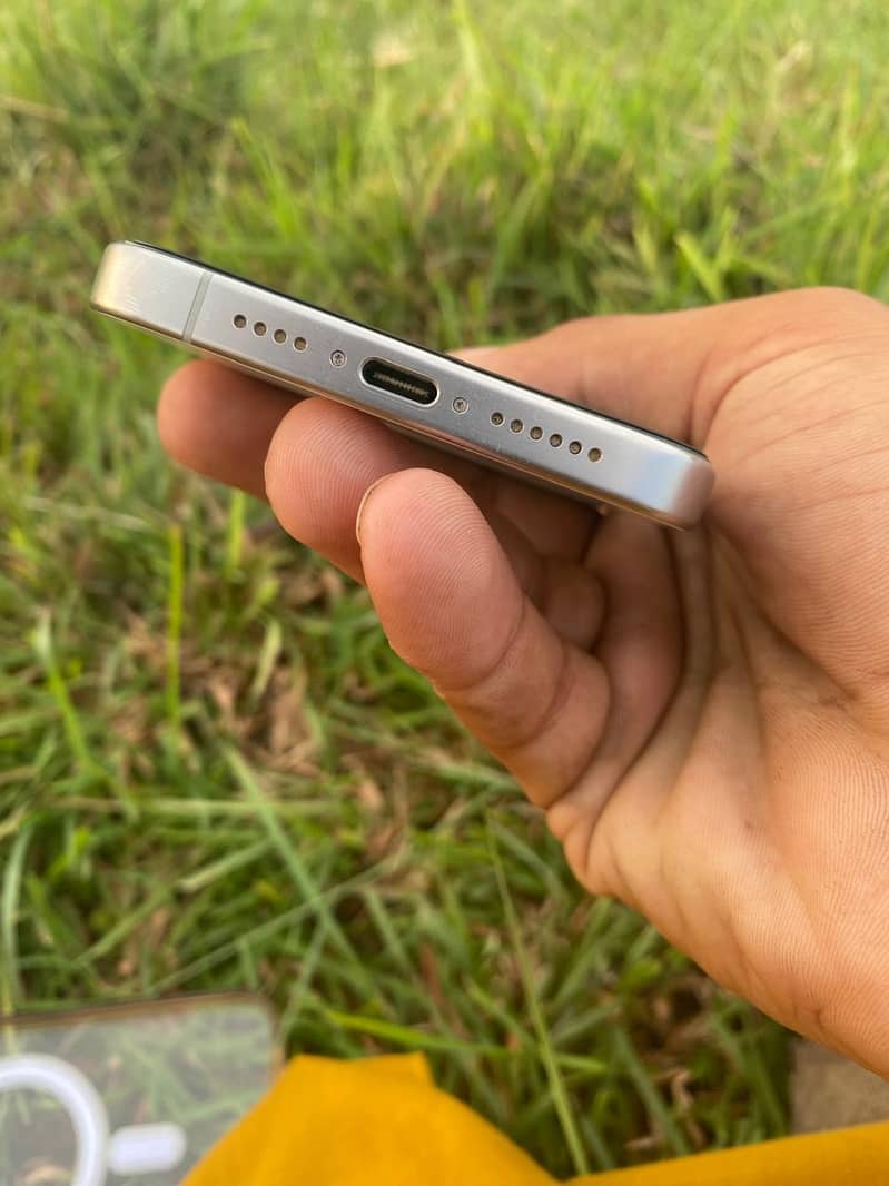 Apple iPhone 15 Pro Max 3