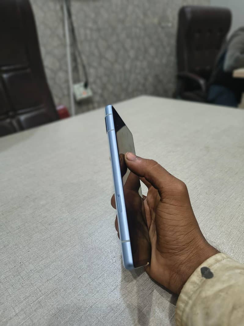 Google Pixel 7a 5
