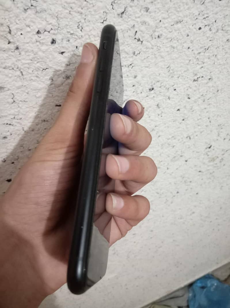 Apple iPhone XR 0