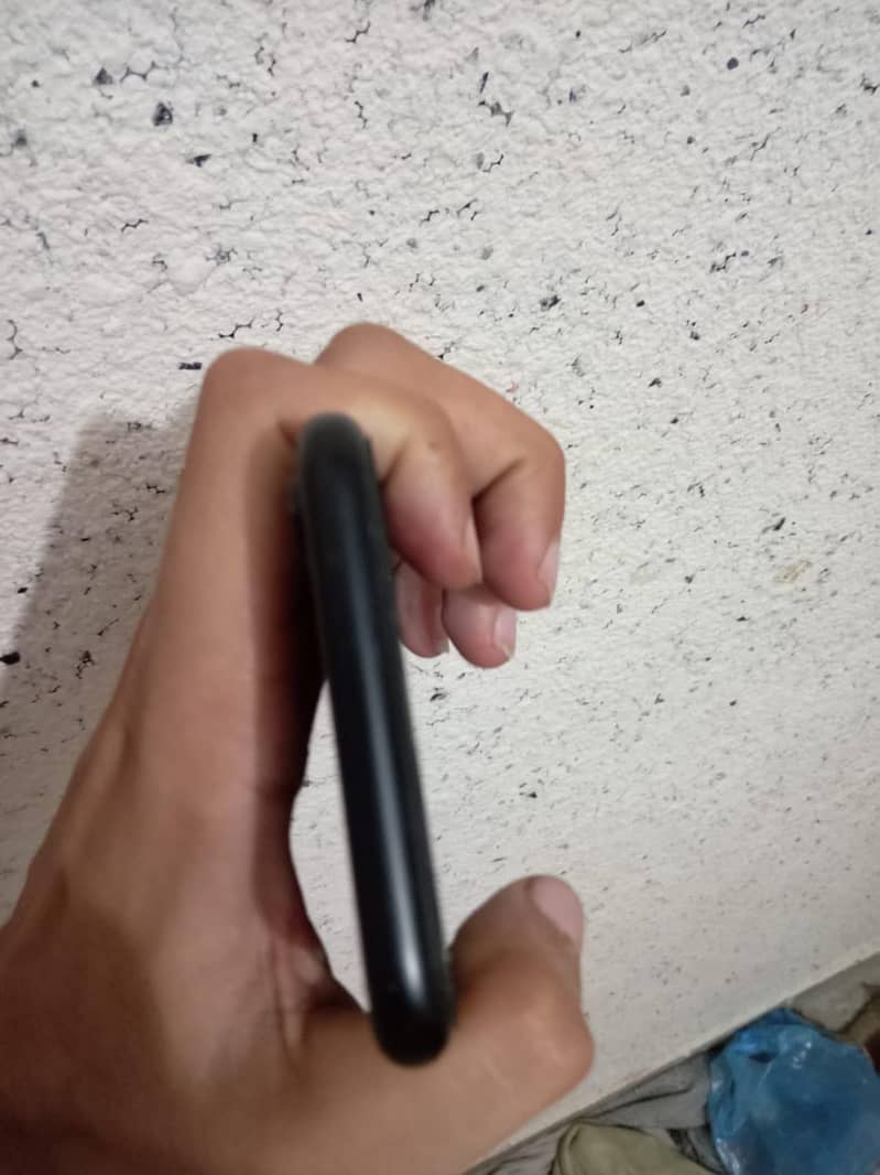Apple iPhone XR 4