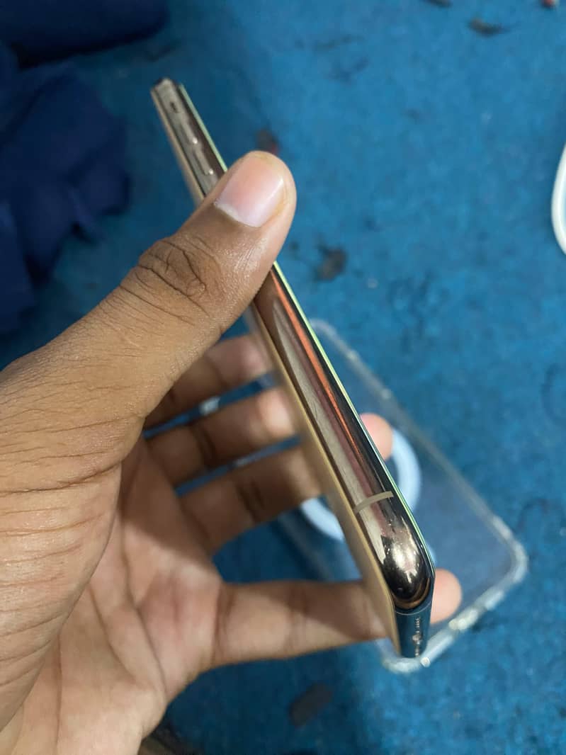 Apple iPhone 11 Pro Max 2