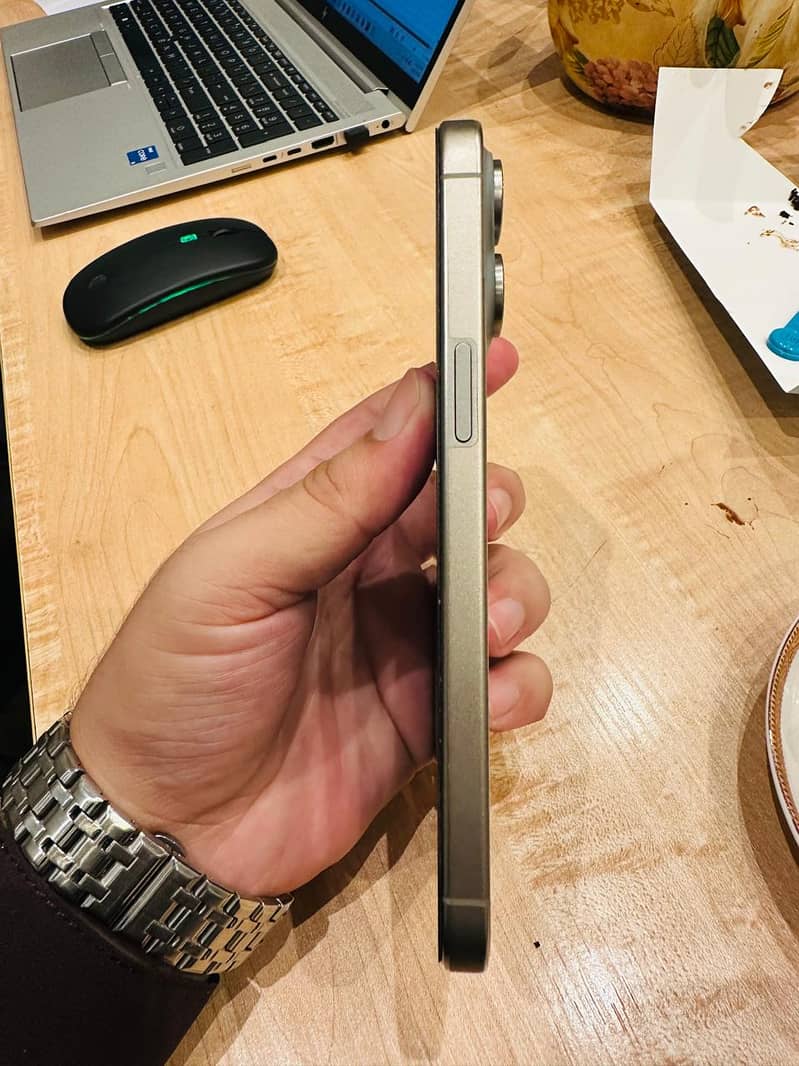 Apple iPhone 15 Pro Max 1