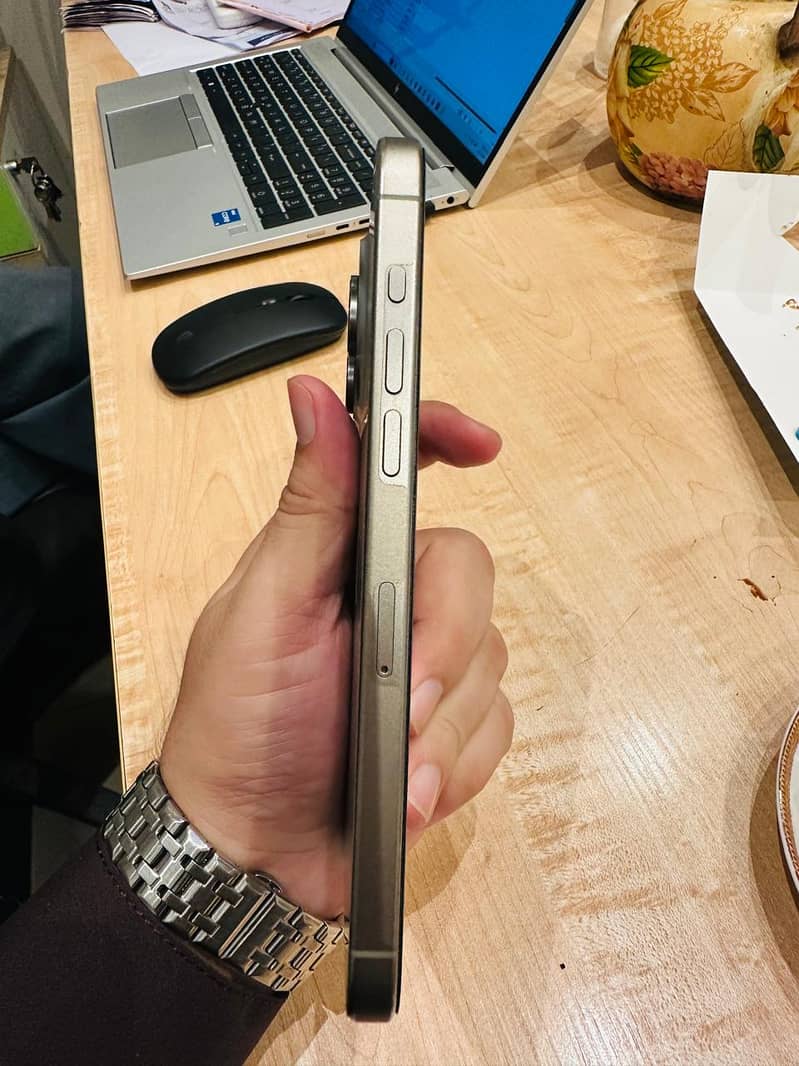 Apple iPhone 15 Pro Max 3