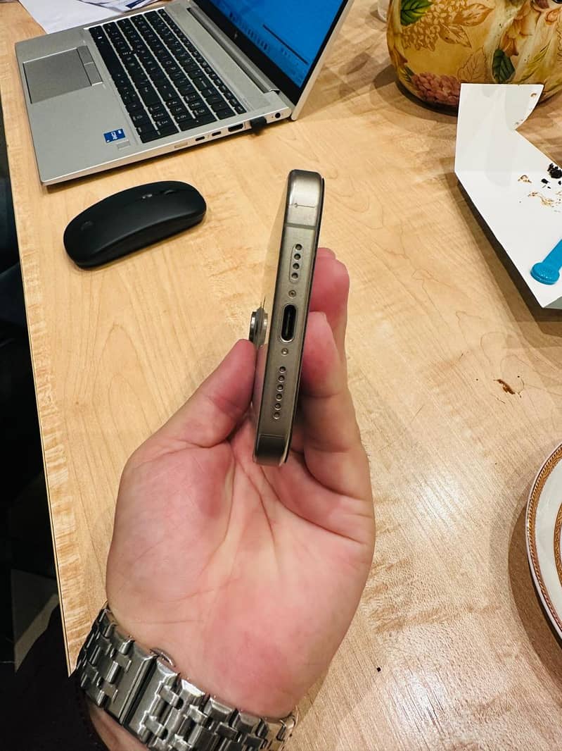 Apple iPhone 15 Pro Max 4