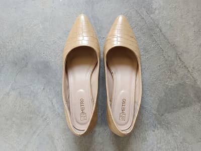 Metro Brand Beige Heels / Pumps - Size 41 (Good Condition)