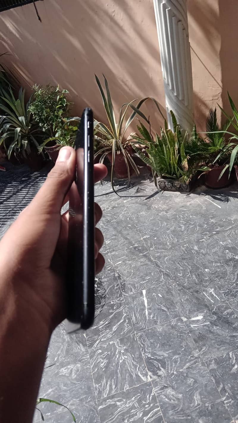 Apple iPhone 7 Plus 2
