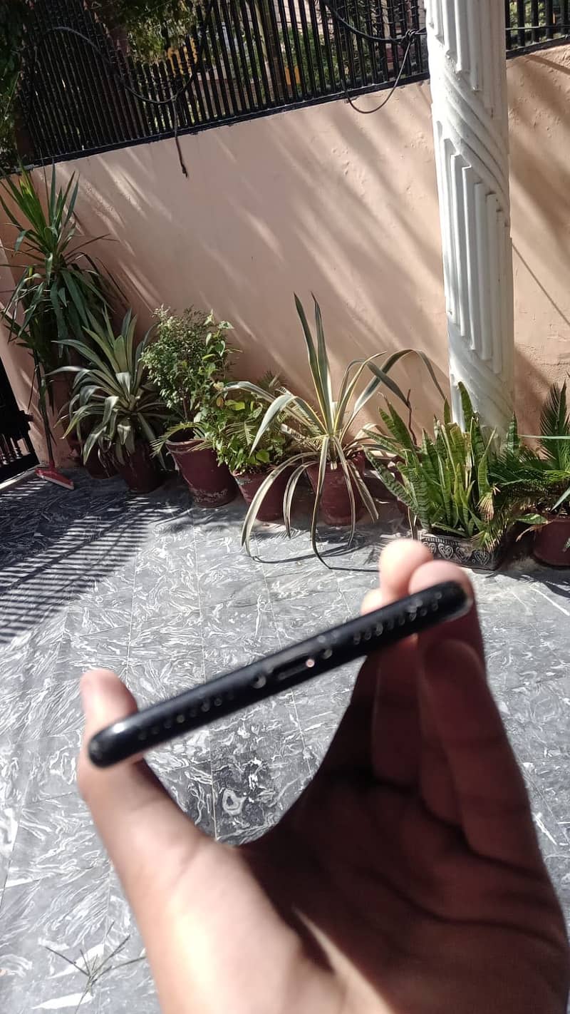 Apple iPhone 7 Plus 3