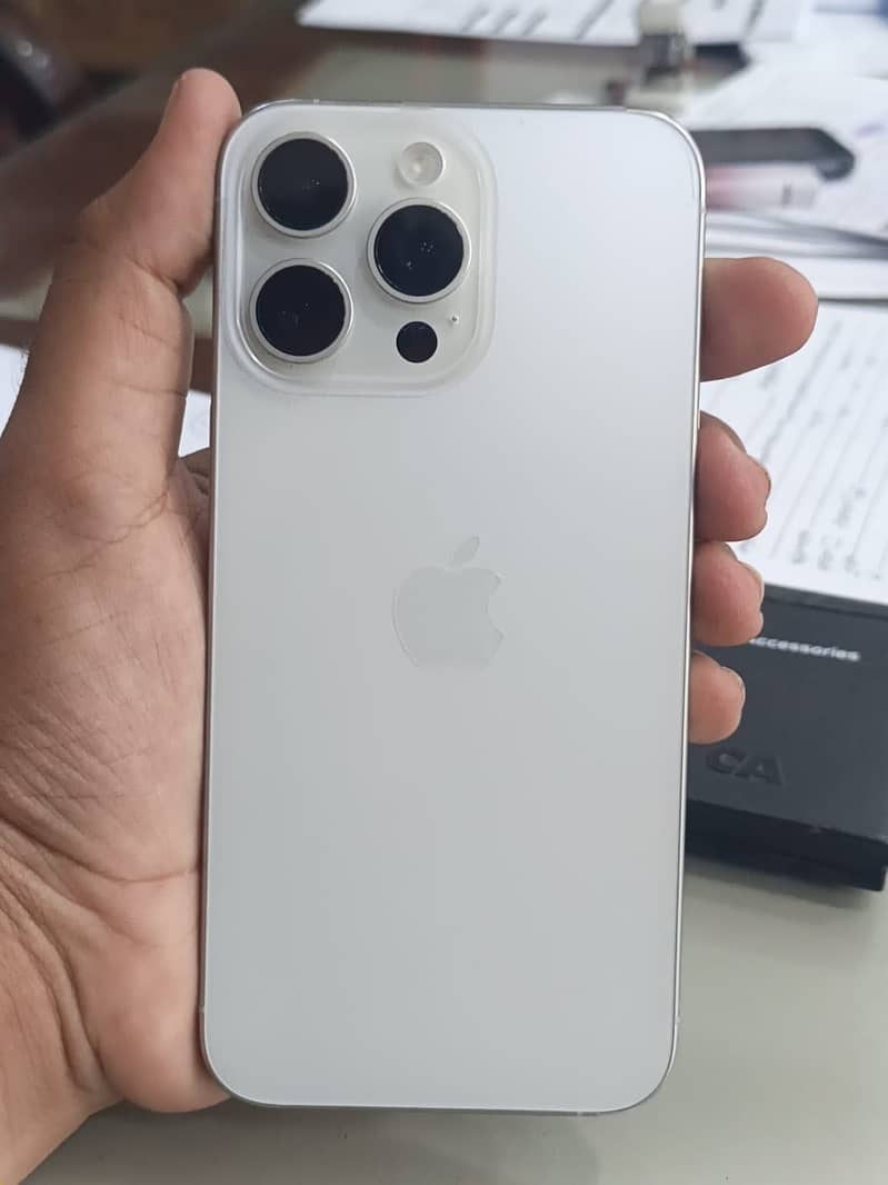 Apple iPhone 15 Pro Max 3