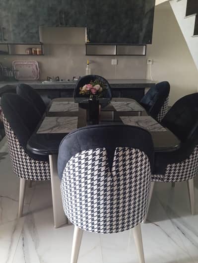 6 seater dinning table