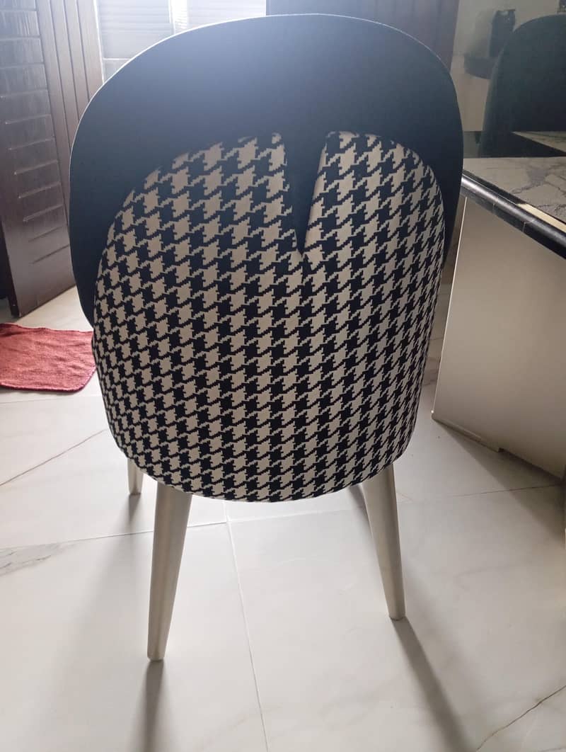 6 seater dinning table 4