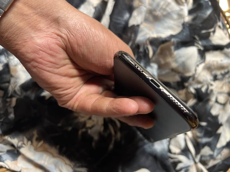 Apple iPhone 11 Pro Max 6