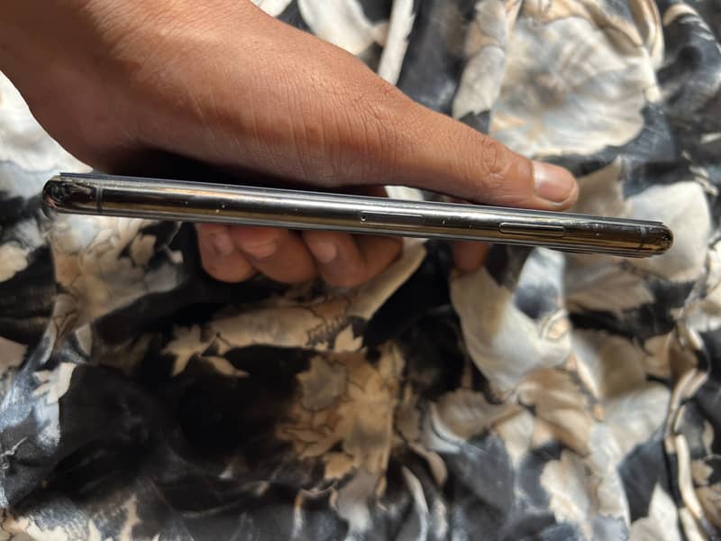 Apple iPhone 11 Pro Max 9