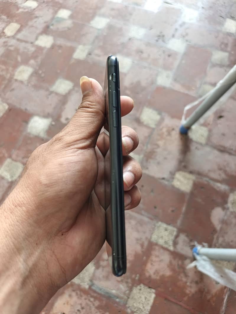 Apple iPhone SE 6