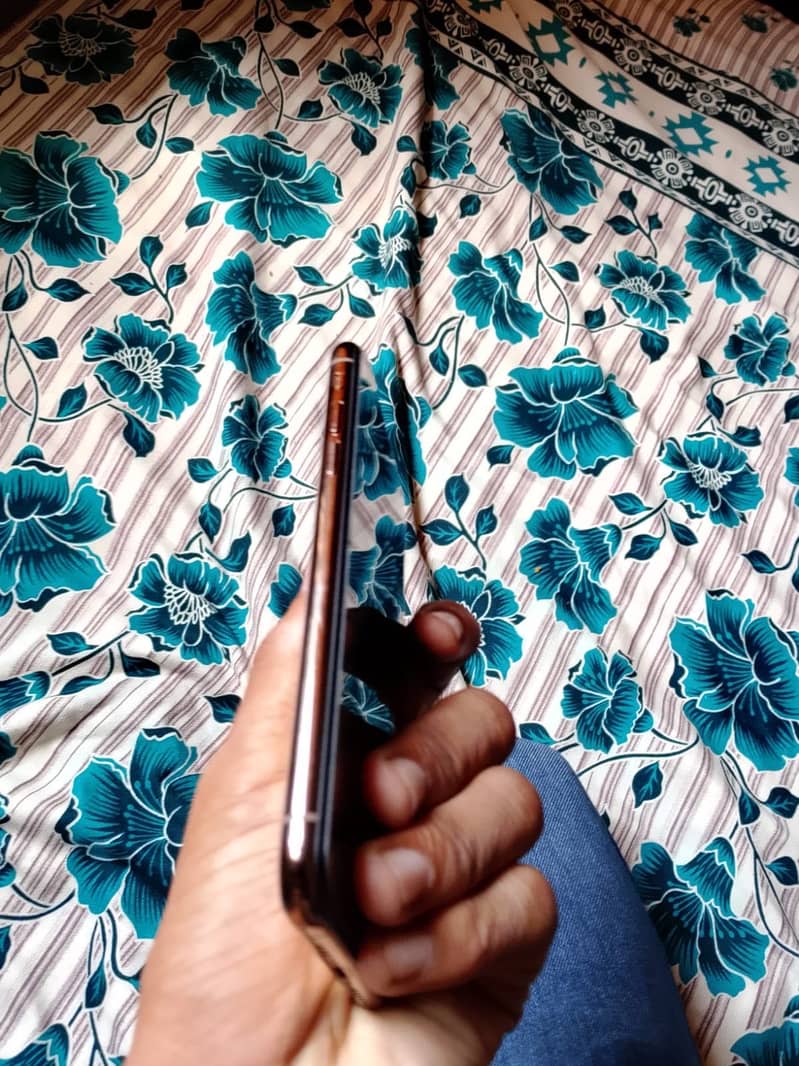 Apple iPhone XS 1