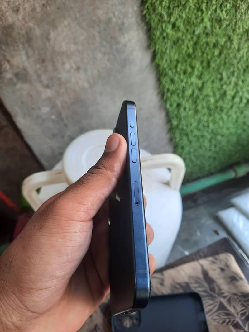 Apple iPhone 15 Pro FU display msg 4