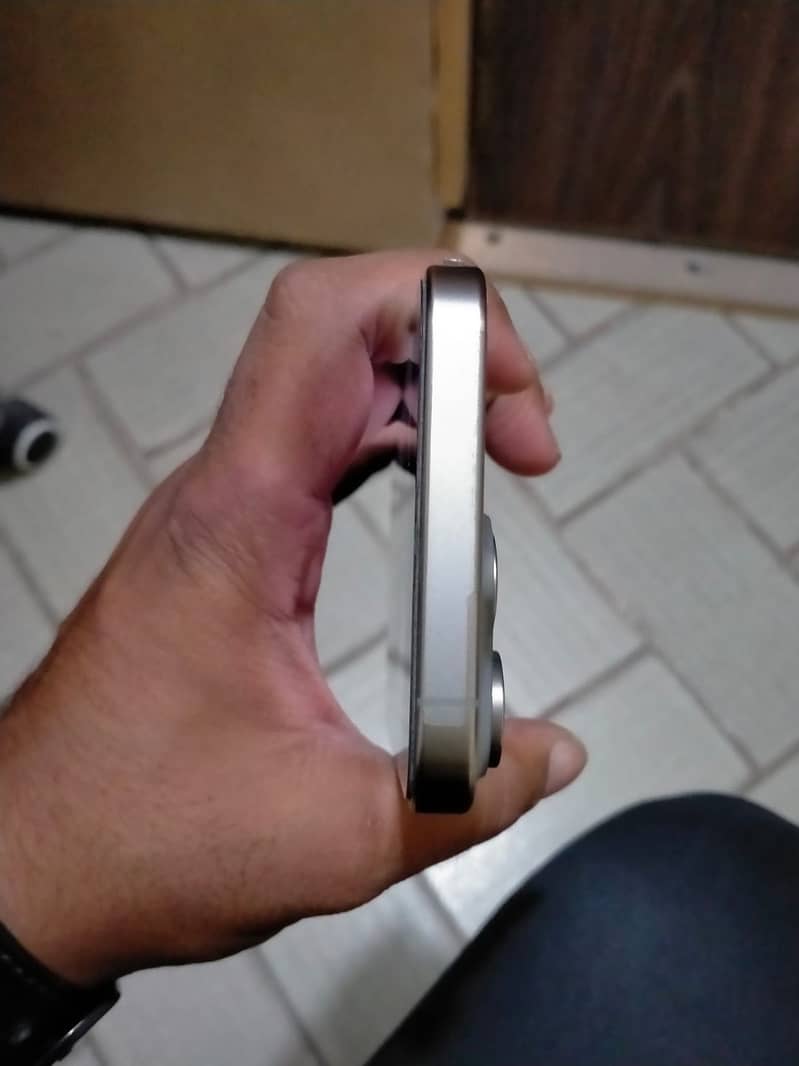 Apple iPhone 15 Pro Max 2