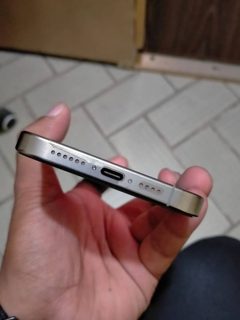 Apple iPhone 15 Pro Max 4