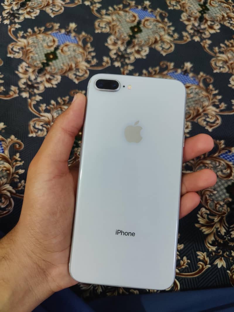 Apple iPhone 8 Plus 0