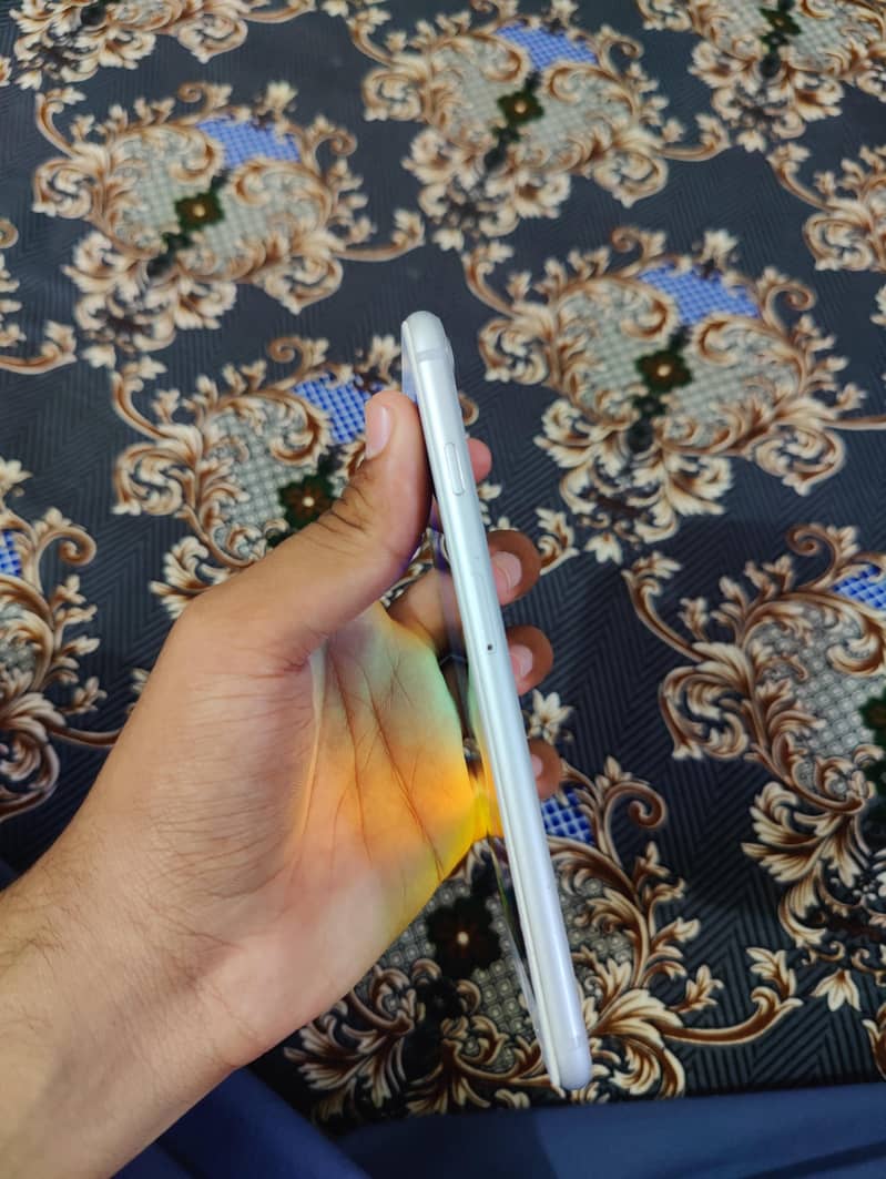 Apple iPhone 8 Plus 3
