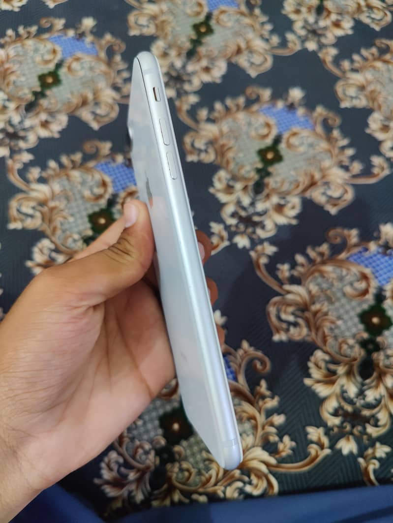 Apple iPhone 8 Plus 4