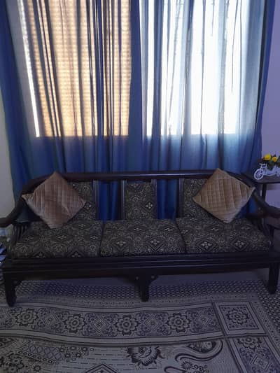 Solid Wooden 5 Seater Sofa Set (3+1+1) in Good Condition for Sale
