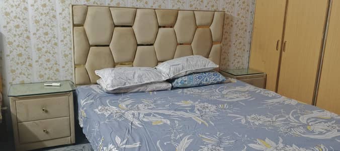 stylish King size bed without meters
