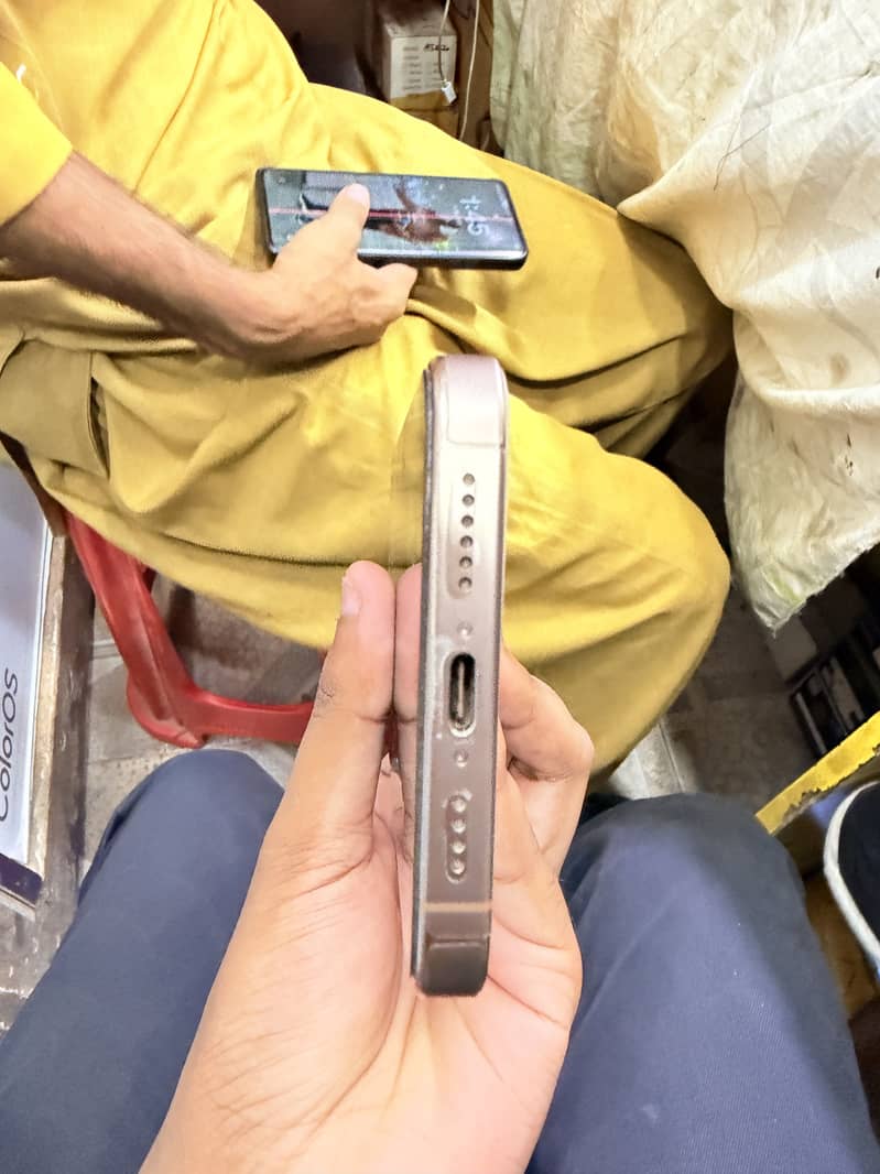 Apple iPhone 16 Pro Max 1
