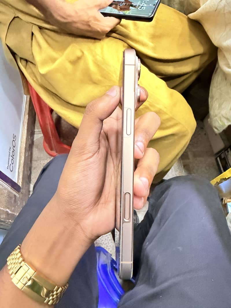 Apple iPhone 16 Pro Max 3