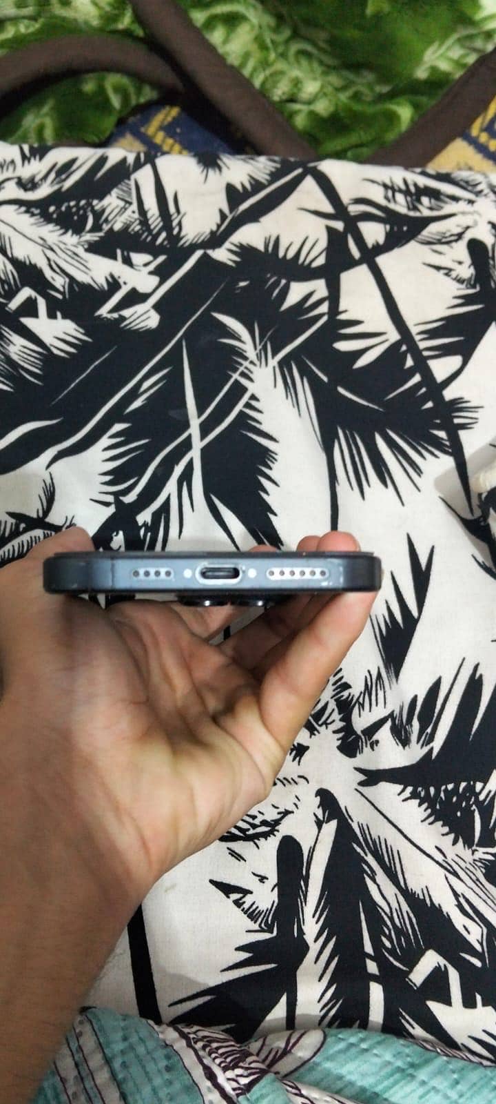Apple iPhone 15 Pro Max 3