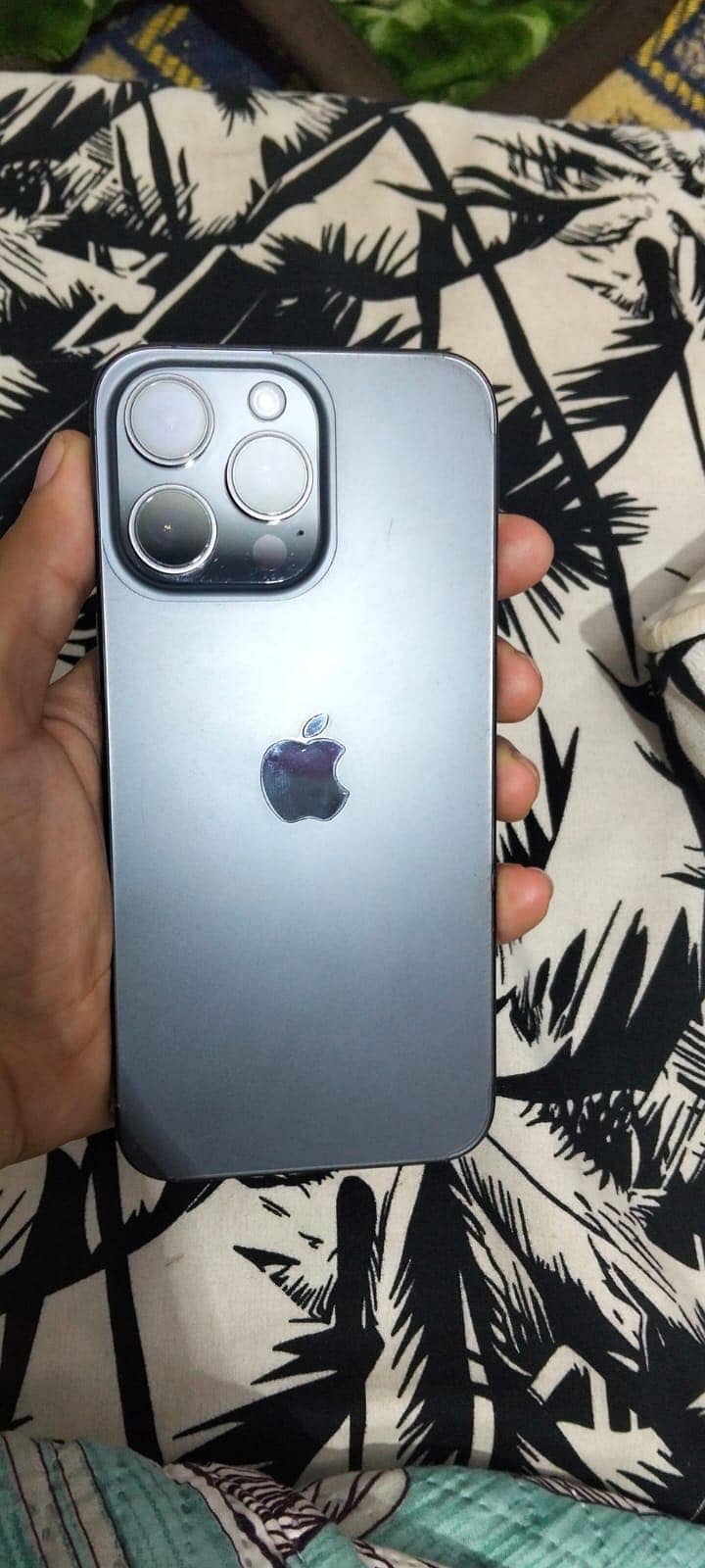 Apple iPhone 15 Pro Max 4