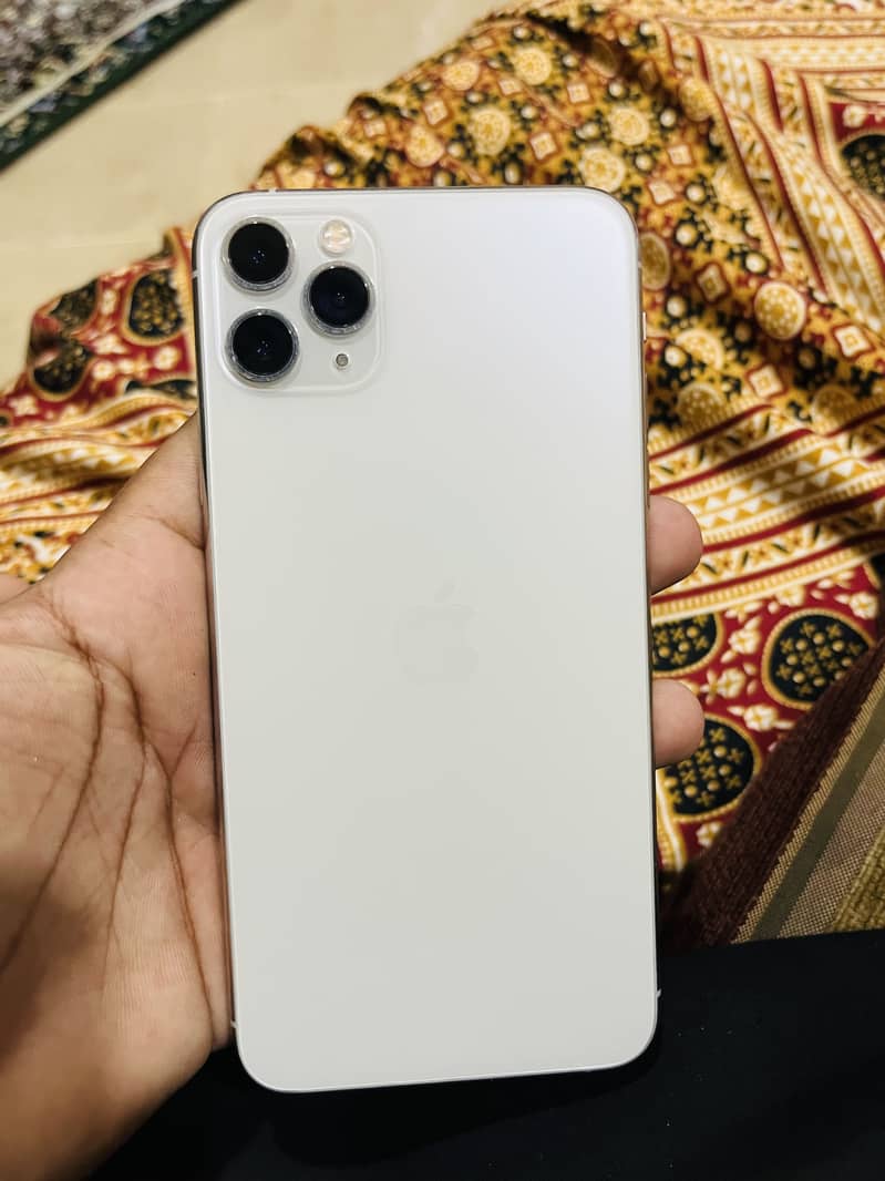 Apple iPhone 11 Pro Max 4