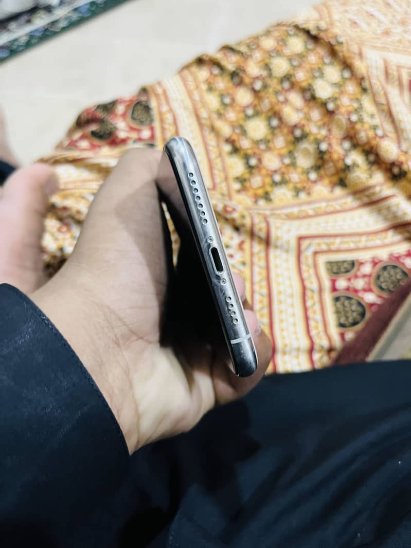 Apple iPhone 11 Pro Max 6