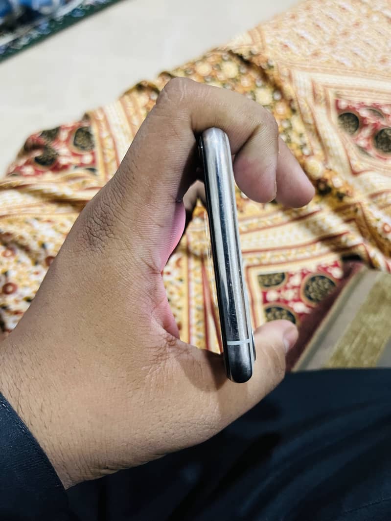Apple iPhone 11 Pro Max 8