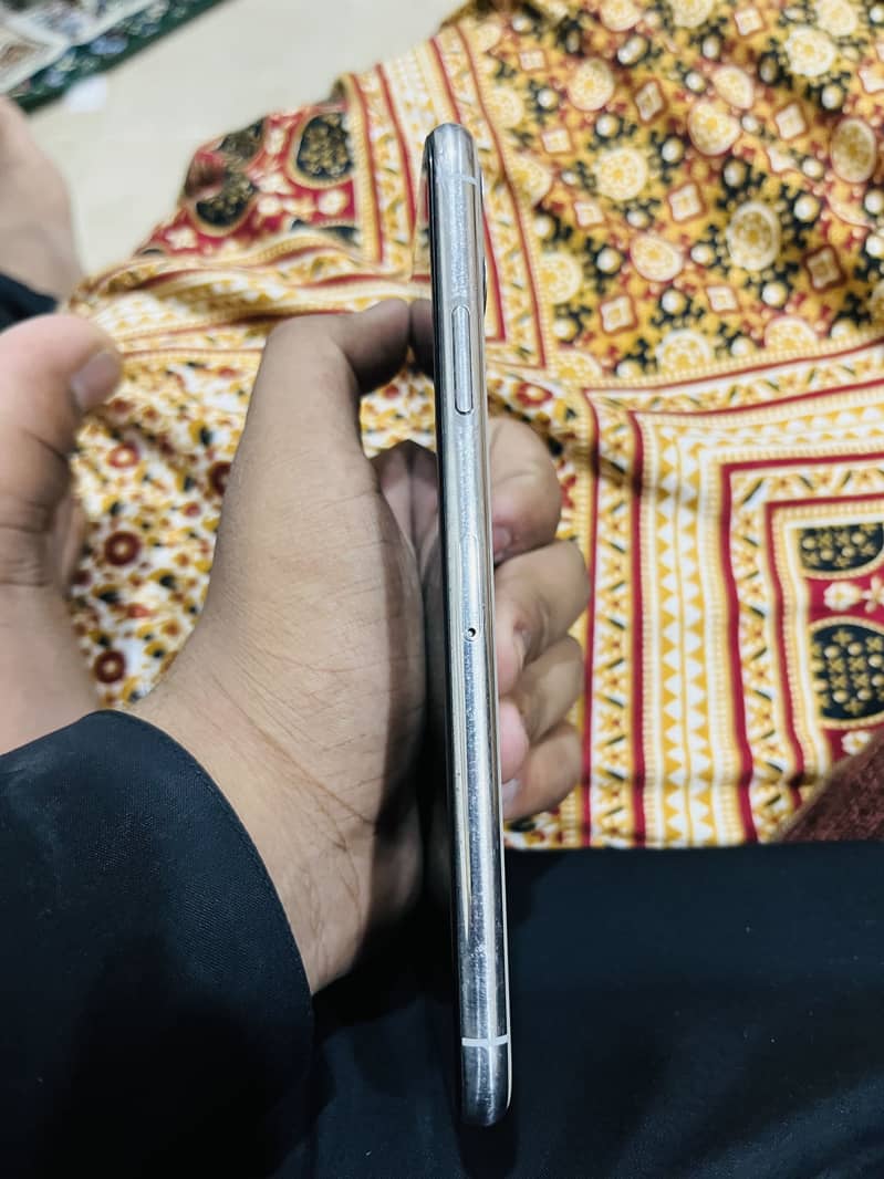 Apple iPhone 11 Pro Max 9
