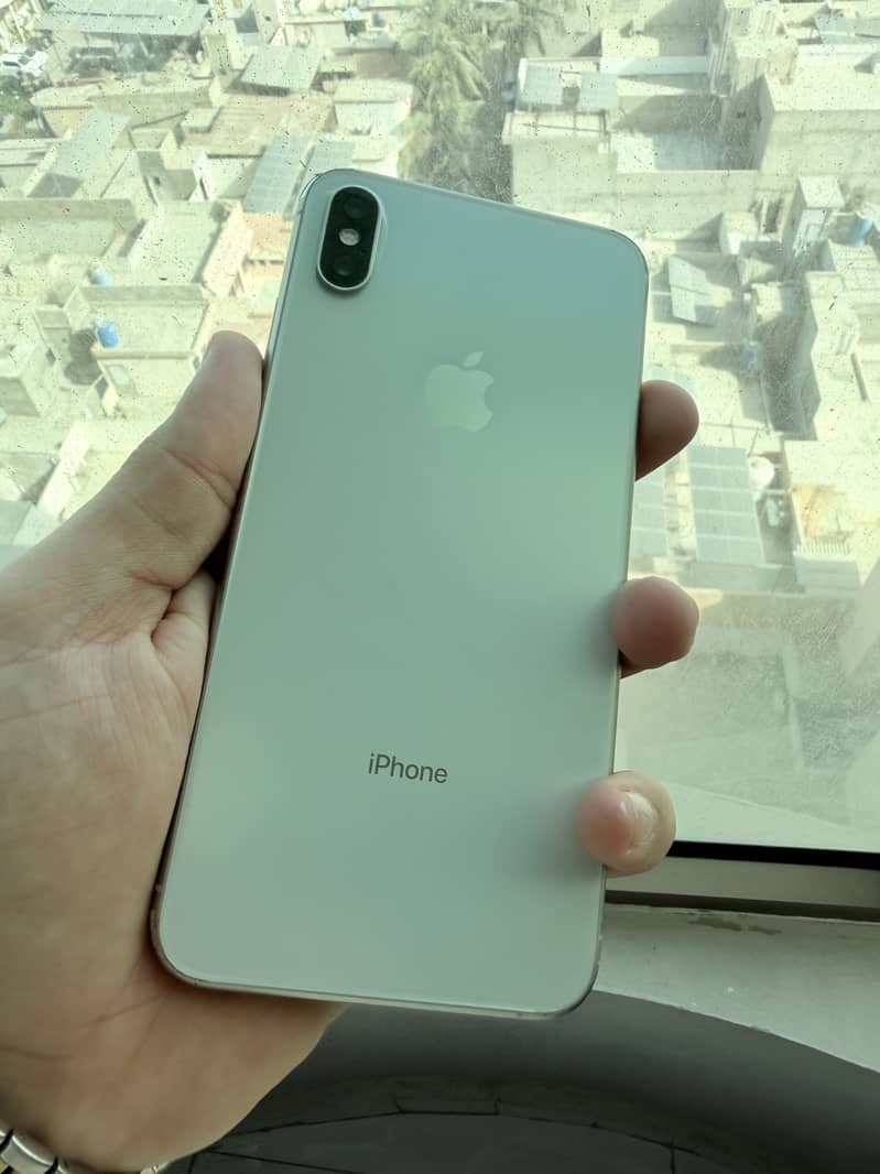 Apple iPhone XS Max 4