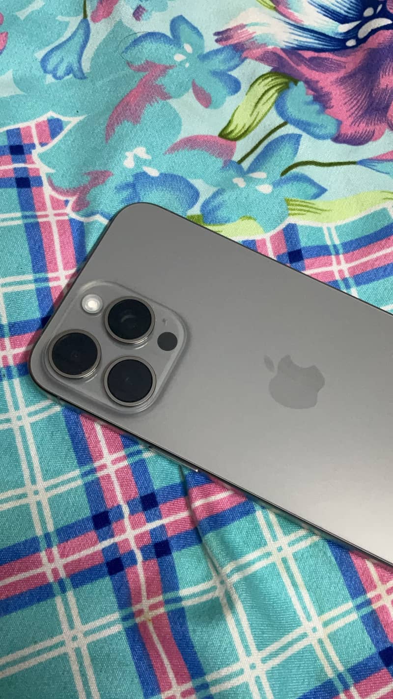 Apple iPhone 15 Pro Max 0