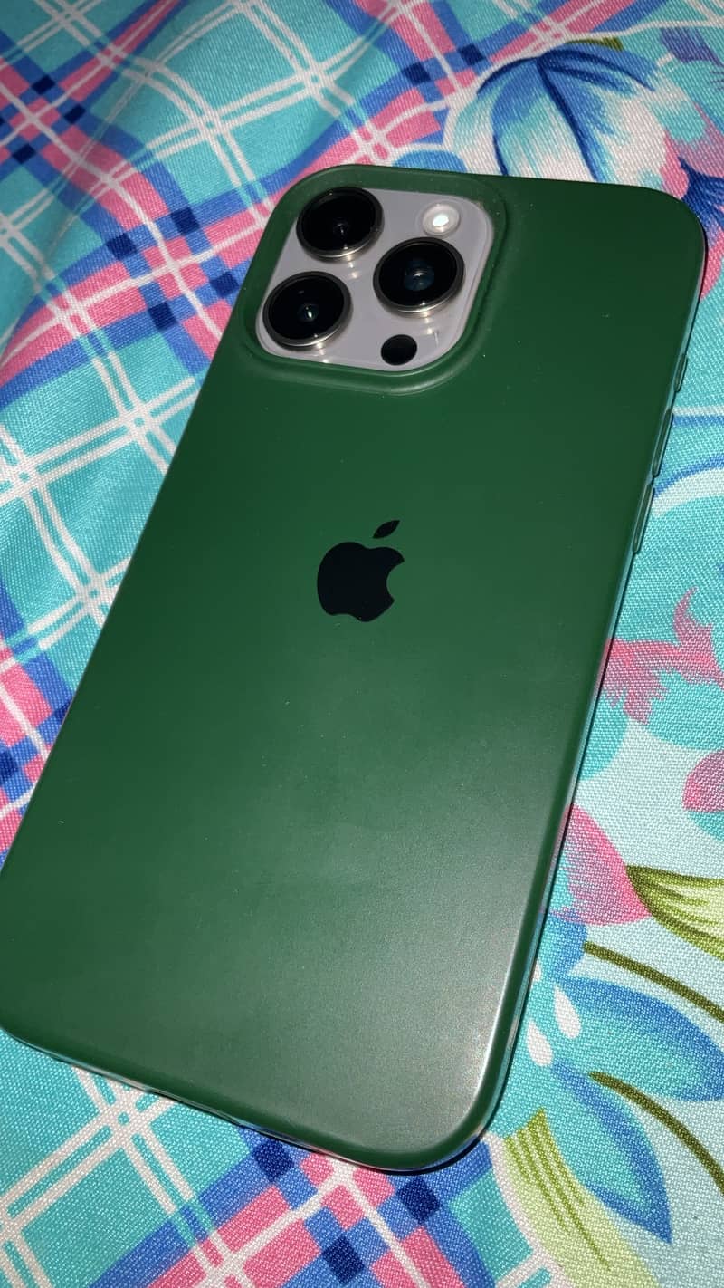 Apple iPhone 15 Pro Max 4