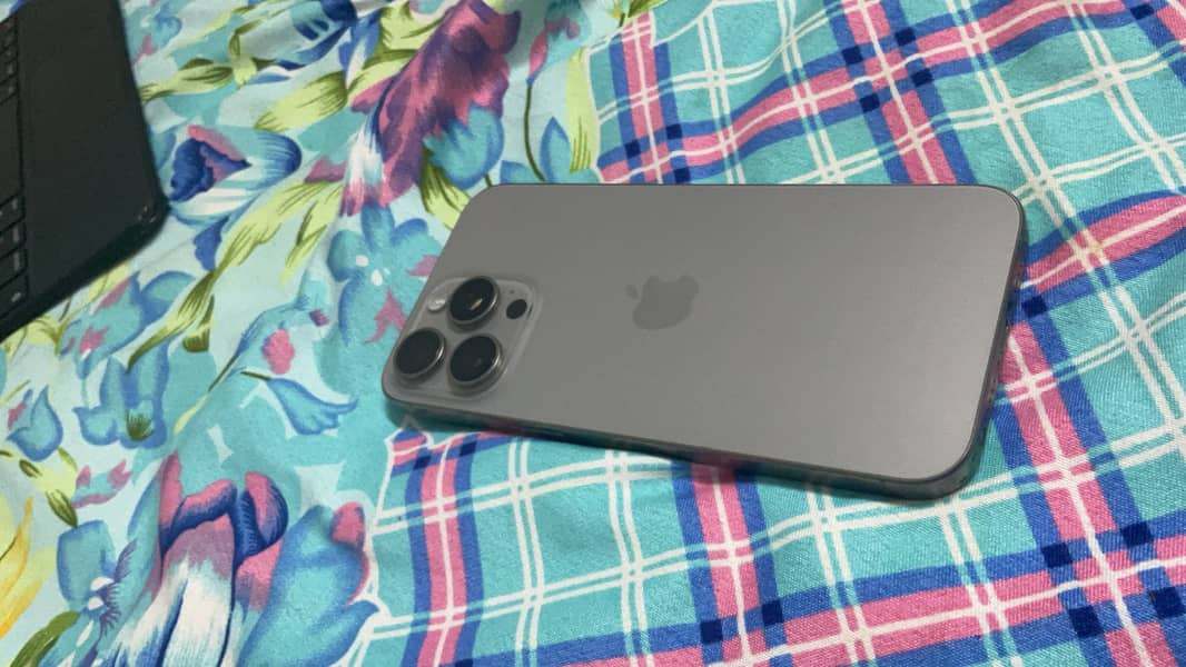 Apple iPhone 15 Pro Max 5