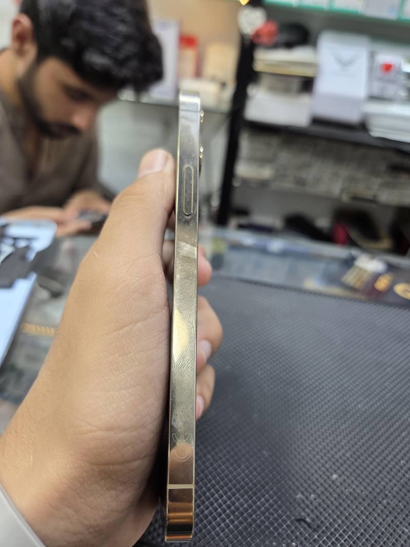 Apple iPhone 12 Pro 1