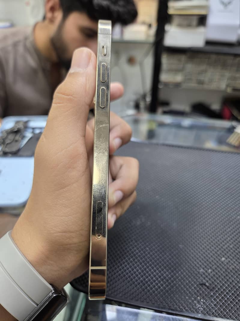 Apple iPhone 12 Pro 2