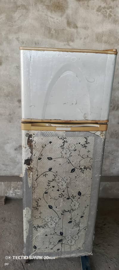 Dowlance fridge for sale. medium size 2 door. 5.5 feet