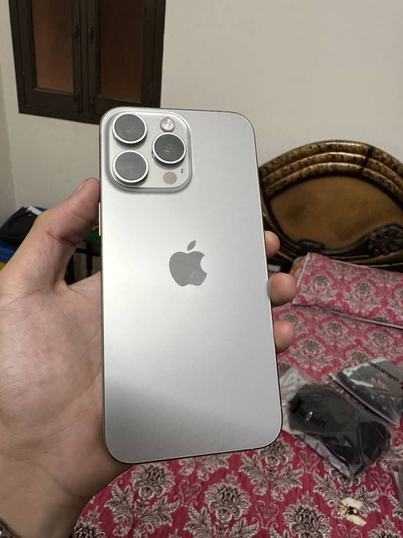 Apple iPhone 15 Pro Max 1