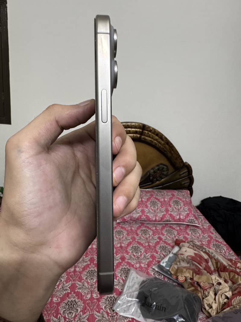 Apple iPhone 15 Pro Max 2
