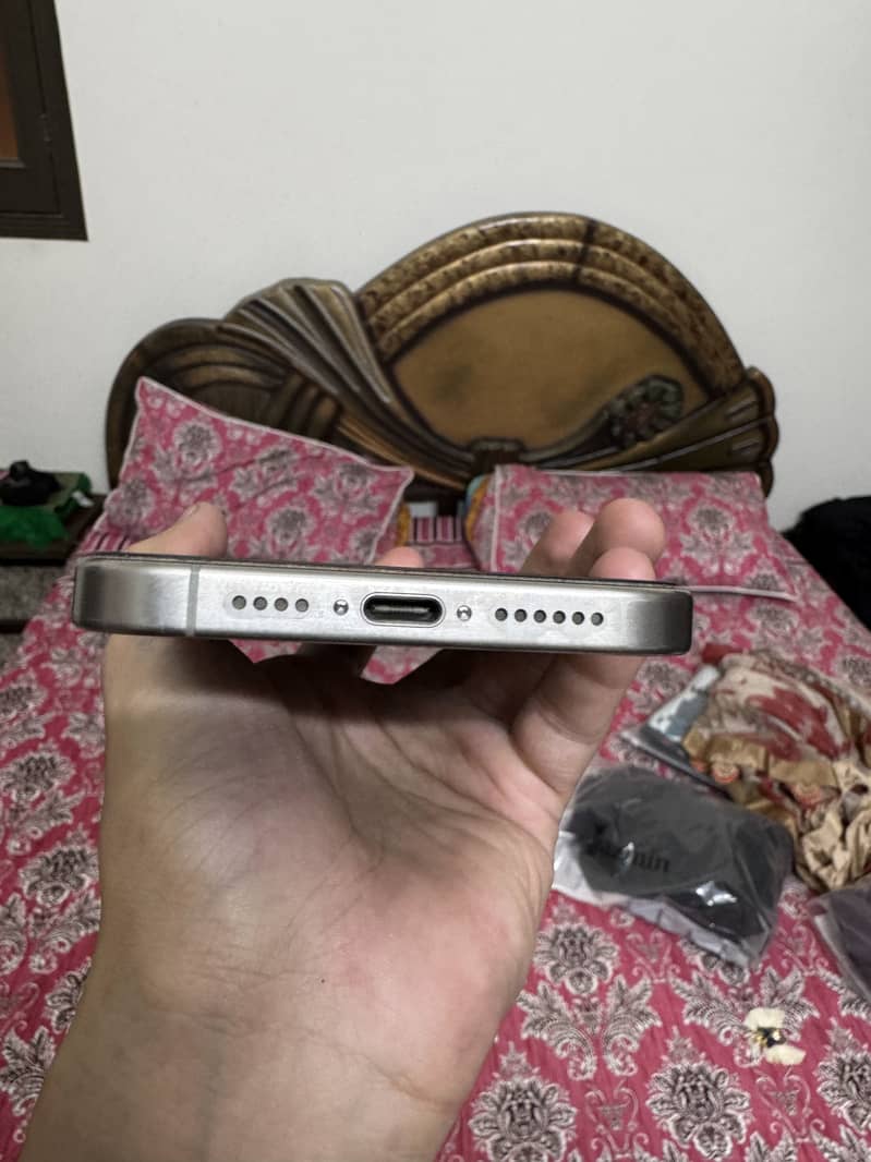 Apple iPhone 15 Pro Max 3