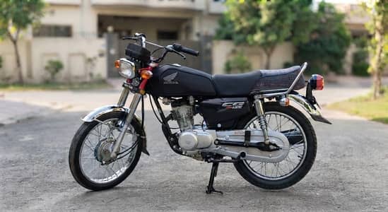 Blac patta hai Honda ka Sara Saman Dala hoa hai