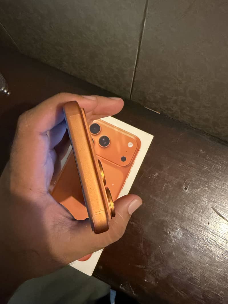Apple iPhone 17 Pro Max 4
