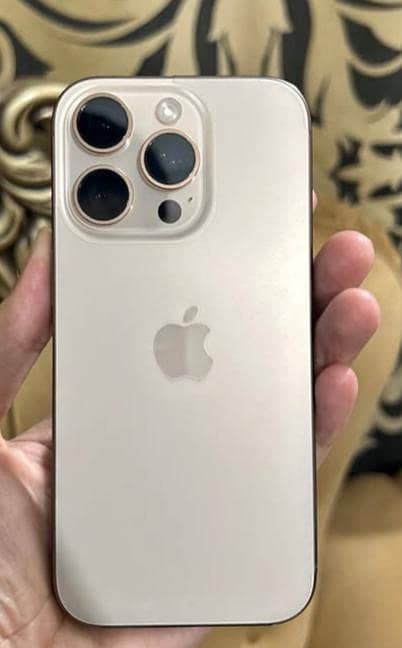 Apple iPhone 16 Pro 0
